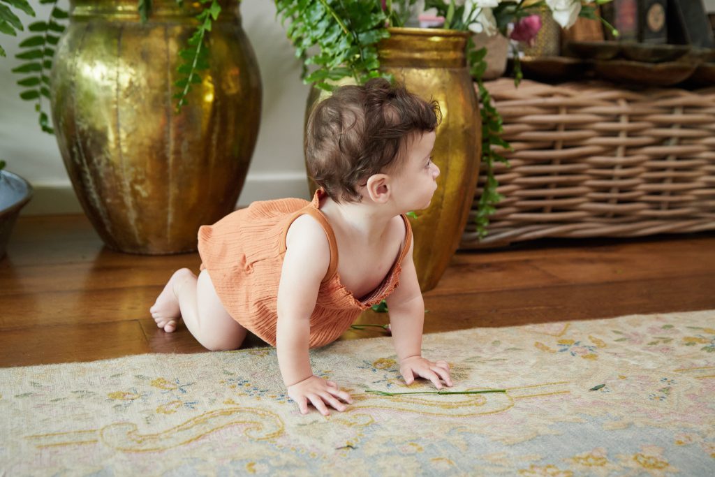 אוברול אורבני גופייה בצבע חמרה לתינוקות