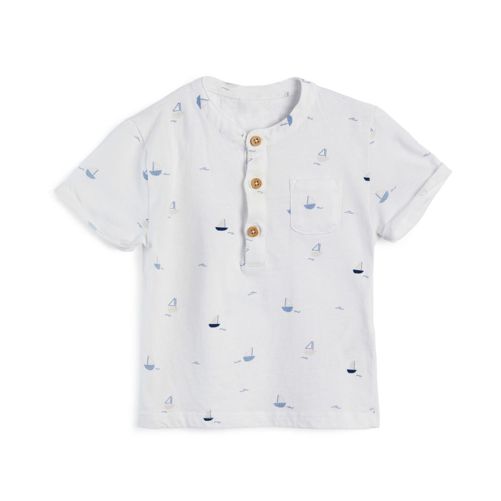 טי -שרט לבנה עם אוניות