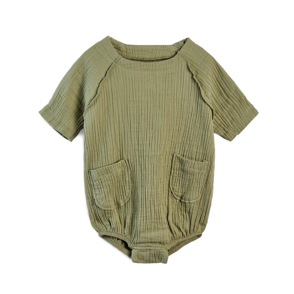 אוברול אורבני חצי שרוול בצבע ירוק זית