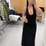 שמלה שחורה מקסי מפתח עמוק