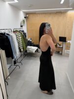 ⁦שמלה שחורה מקסי מפתח עמוק⁩ – תמונה ⁦3⁩