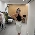 גופייה סרוגה צבע שחור, לבן ופודרה